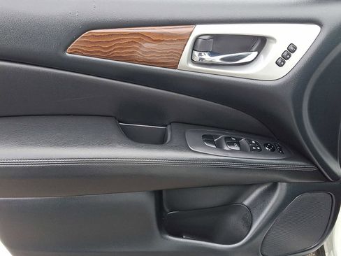 Used 2020 Nissan Pathfinder Platinum image 15