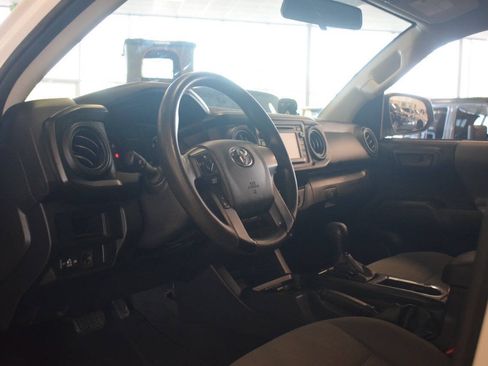 Used 2017 Toyota Tacoma SR AWD/4WD image 46