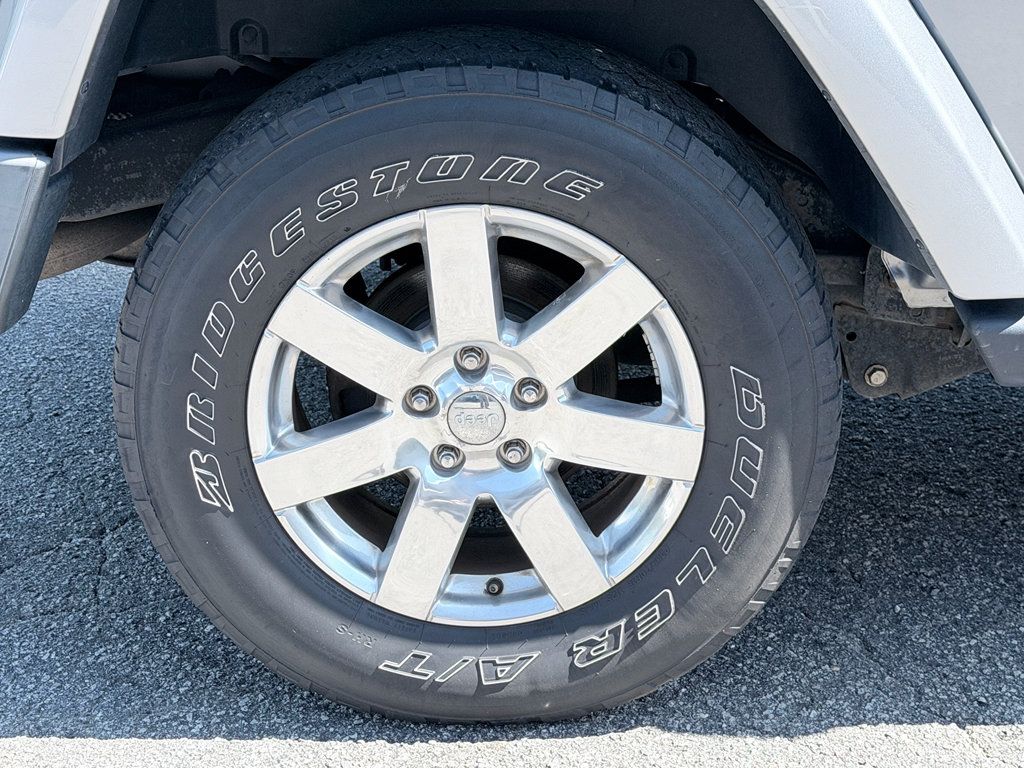 Used 2018 Jeep Wrangler Sahara w/ Dual Top Group AWD/4WD image 29