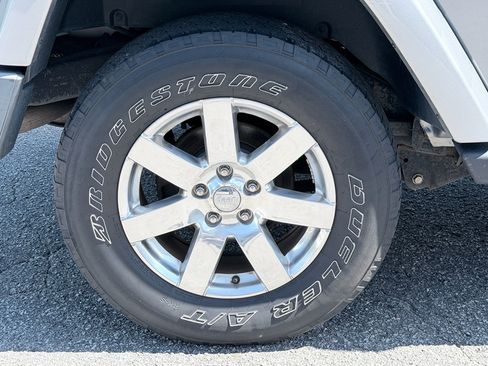 Used 2018 Jeep Wrangler Sahara w/ Dual Top Group AWD/4WD image 29