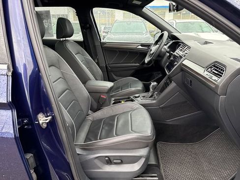 Used 2022 Volkswagen Tiguan SEL R-Line image 9
