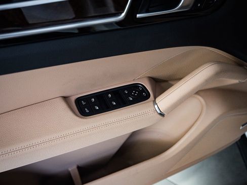 Certified 2023 Porsche Cayenne Platinum Edition image 22