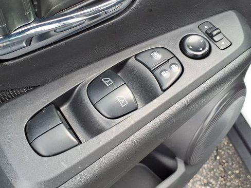 Certified 2023 Nissan Kicks SV FWD image 11