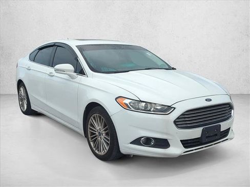 Used 2014 Ford Fusion SE w/ Equipment Group 202A FWD image 4