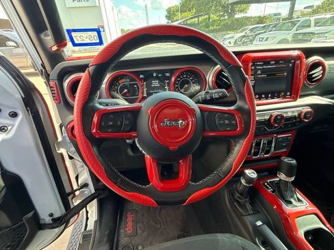 Used 2020 Jeep Wrangler Unlimited Sahara AWD/4WD image 7