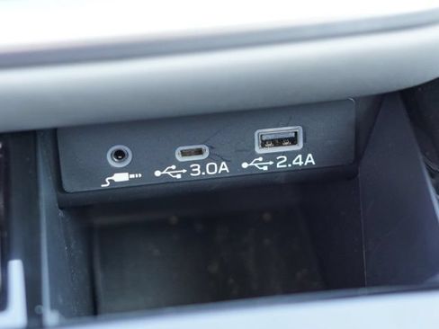 Used 2025 Subaru Outback Premium AWD/4WD image 29