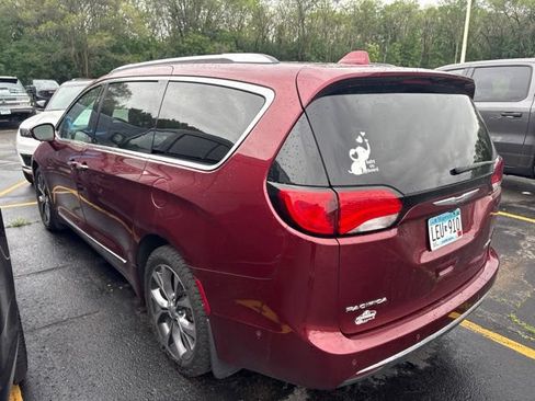 Used 2017 Chrysler Pacifica Limited w/ Advanced Safetytec Group FWD image 5