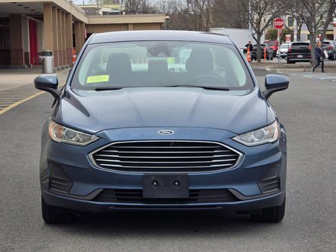Used 2019 Ford Fusion SE FWD image 2
