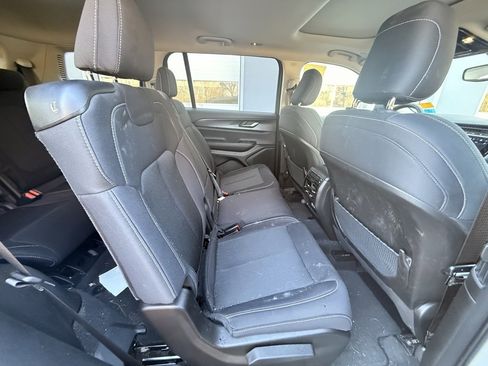 Used 2023 Jeep Grand Cherokee L Laredo image 9