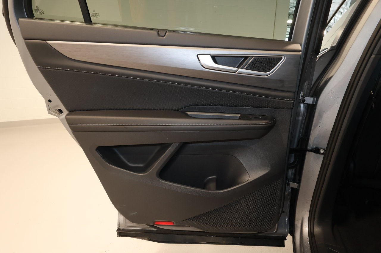 Used 2026 Volkswagen Atlas Cross Sport SE FWD image 19