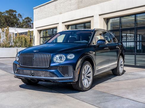 Used 2024 Bentley Bentayga image 3