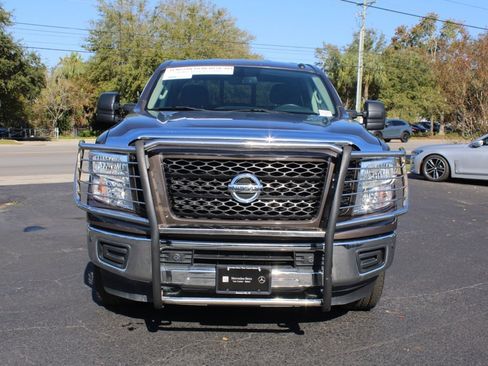 Used 2019 Nissan Titan SV w/ SV Convenience Package image 5