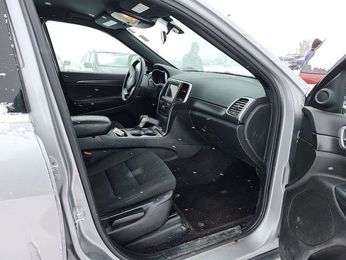 Used 2018 Jeep Grand Cherokee Laredo image 9