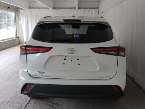 Used 2023 Toyota Highlander XLE AWD/4WD image 26