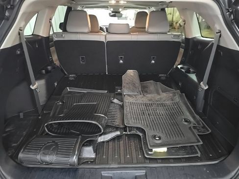 Used 2023 Toyota Highlander XLE AWD/4WD image 12