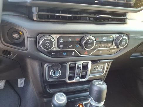 Used 2025 Jeep Wrangler Unlimited Sahara AWD/4WD image 12