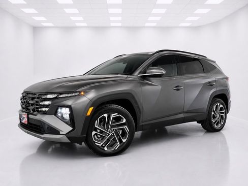 Used 2025 Hyundai Tucson Limited AWD/4WD image 2