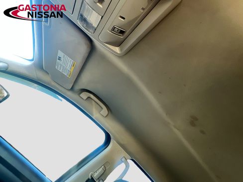 Used 2021 Nissan Titan SV w/ SV Convenience Package image 30