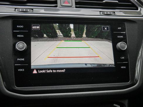 Used 2021 Volkswagen Tiguan S image 24