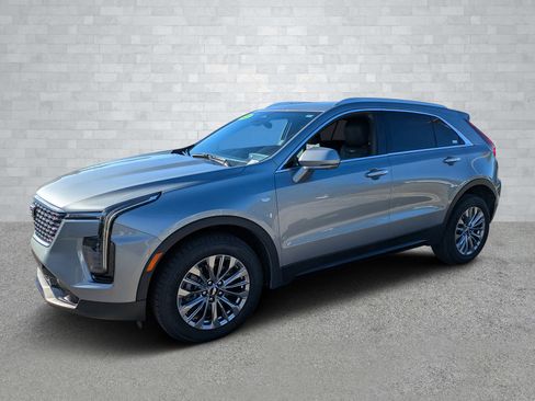 Used 2025 Cadillac XT4 Premium Luxury image 9