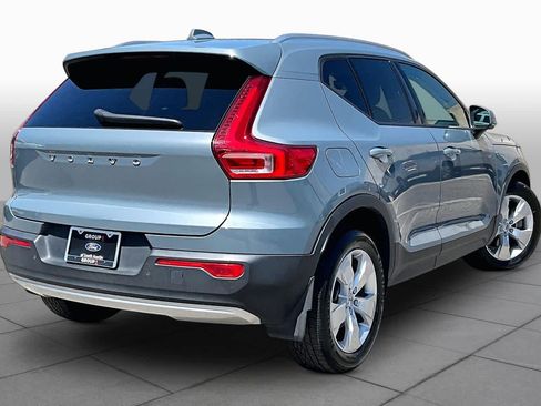 Used 2021 Volvo XC40 T4 Momentum FWD image 13