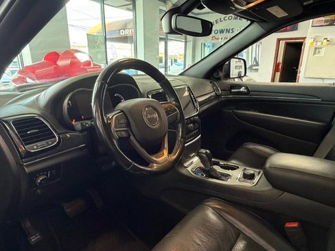 Used 2020 Jeep Grand Cherokee Overland AWD/4WD image 40