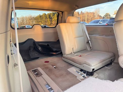 Used 2014 Cadillac Escalade ESV Luxury image 24