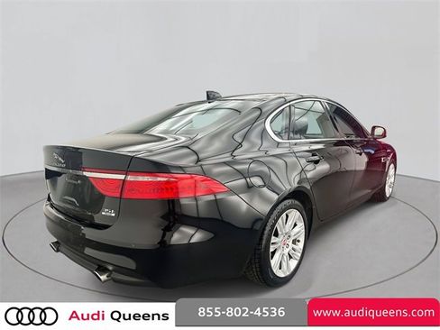 Used 2017 Jaguar XF Premium image 5