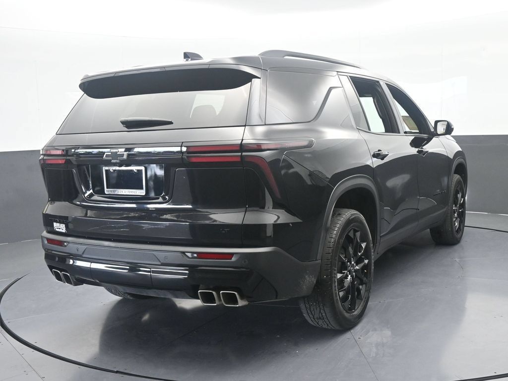 Used 2024 Chevrolet Traverse LT w/ Midnight/Sport Edition FWD image 5