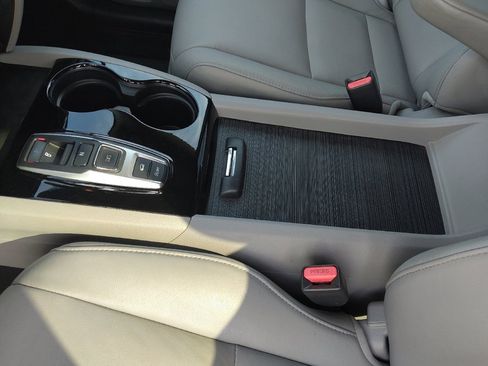 Used 2016 Honda Pilot Touring image 26