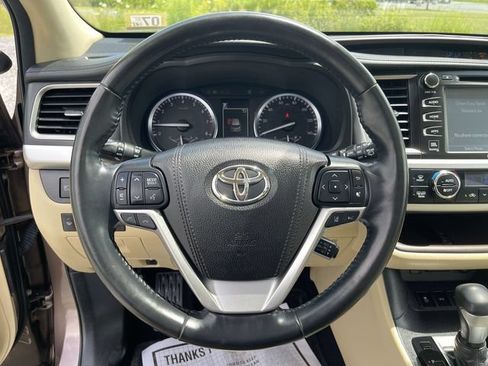 Certified 2018 Toyota Highlander Limited Platinum w/ Carpet Mat Package (TMS) AWD/4WD image 15