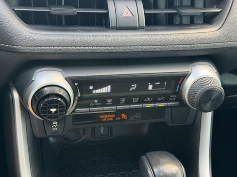 Used 2020 Toyota RAV4 LE FWD image 21