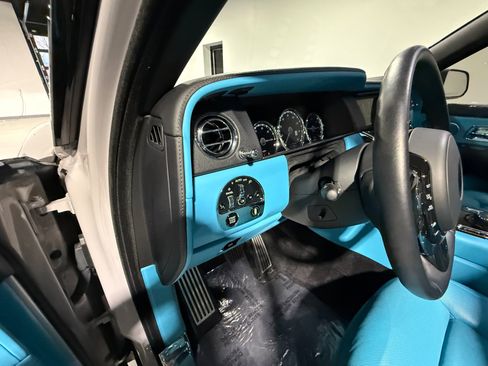 Used 2023 Rolls-Royce Cullinan w/ Cullinan Package image 42