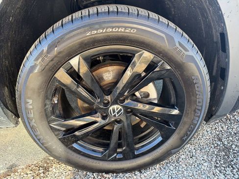 Used 2025 Volkswagen Atlas Cross Sport SEL R-Line AWD/4WD image 44