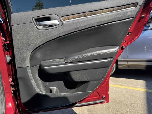Used 2016 Chrysler 300 C image 35