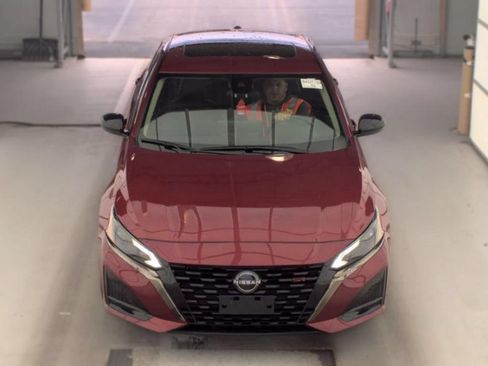 Used 2024 Nissan Altima 2.5 SR w/ SR Premium Package AWD/4WD image 2