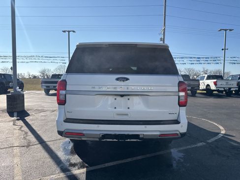 Used 2024 Ford Expedition Max XLT image 5