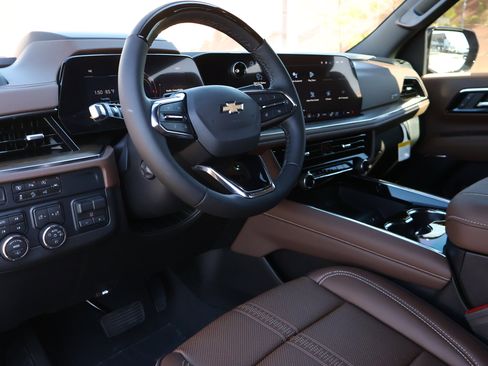 New 2026 Chevrolet Suburban High Country image 3