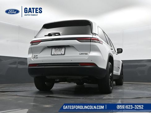 Used 2023 Jeep Grand Cherokee Limited w/ Black Appearance Package AWD/4WD image 38
