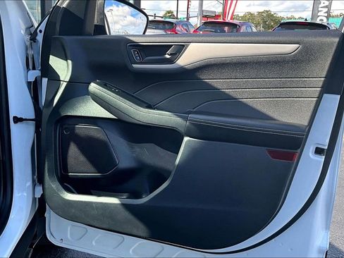 Used 2022 Ford Escape SE w/ Cold Weather Package image 26