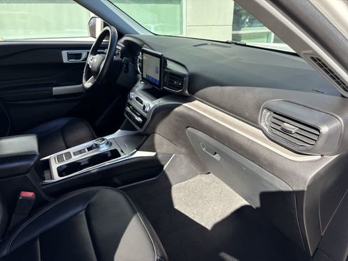 Used 2022 Ford Explorer XLT w/ Equipment Group 202A image 22