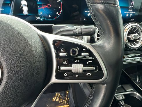 Used 2021 Mercedes-Benz GLB 250 GLB 250 image 27