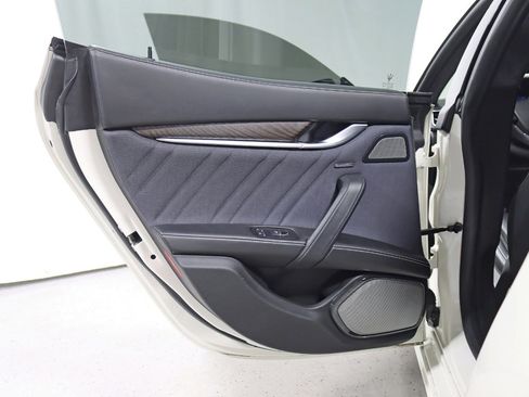 Used 2020 Maserati Ghibli S GranLusso image 38