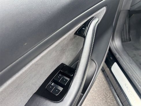 Used 2018 Tesla Model 3 Mid Range image 17