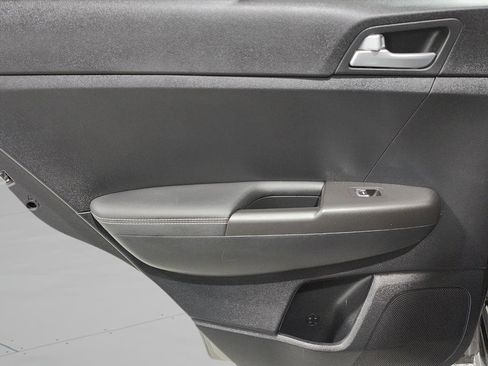 Used 2020 Kia Sportage LX image 22