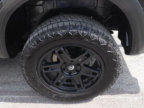 Used 2024 Nissan Titan PRO-4X w/ Pro-4x Convenience Package AWD/4WD image 17