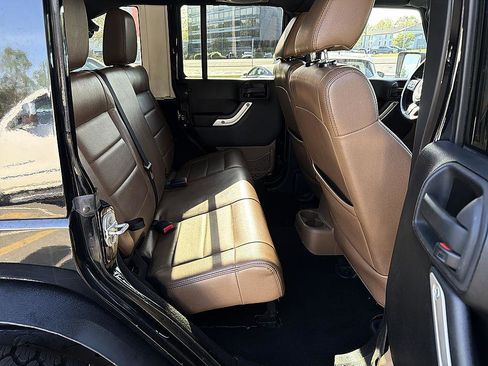 Used 2012 Jeep Wrangler Unlimited Sahara w/ Connectivity Group image 21