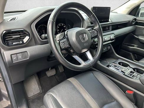 Used 2024 Honda Pilot Touring image 10
