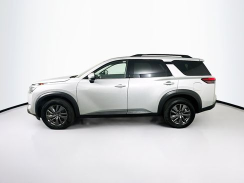 Used 2025 Nissan Pathfinder SV FWD image 4