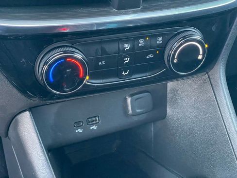 Used 2024 Buick Encore GX Sport Touring image 21